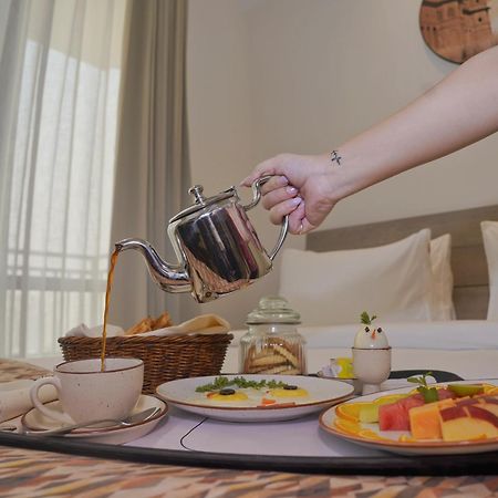 Rhythm Gurugram Hotel & Suites, Sohna Road グルガウン エクステリア 写真