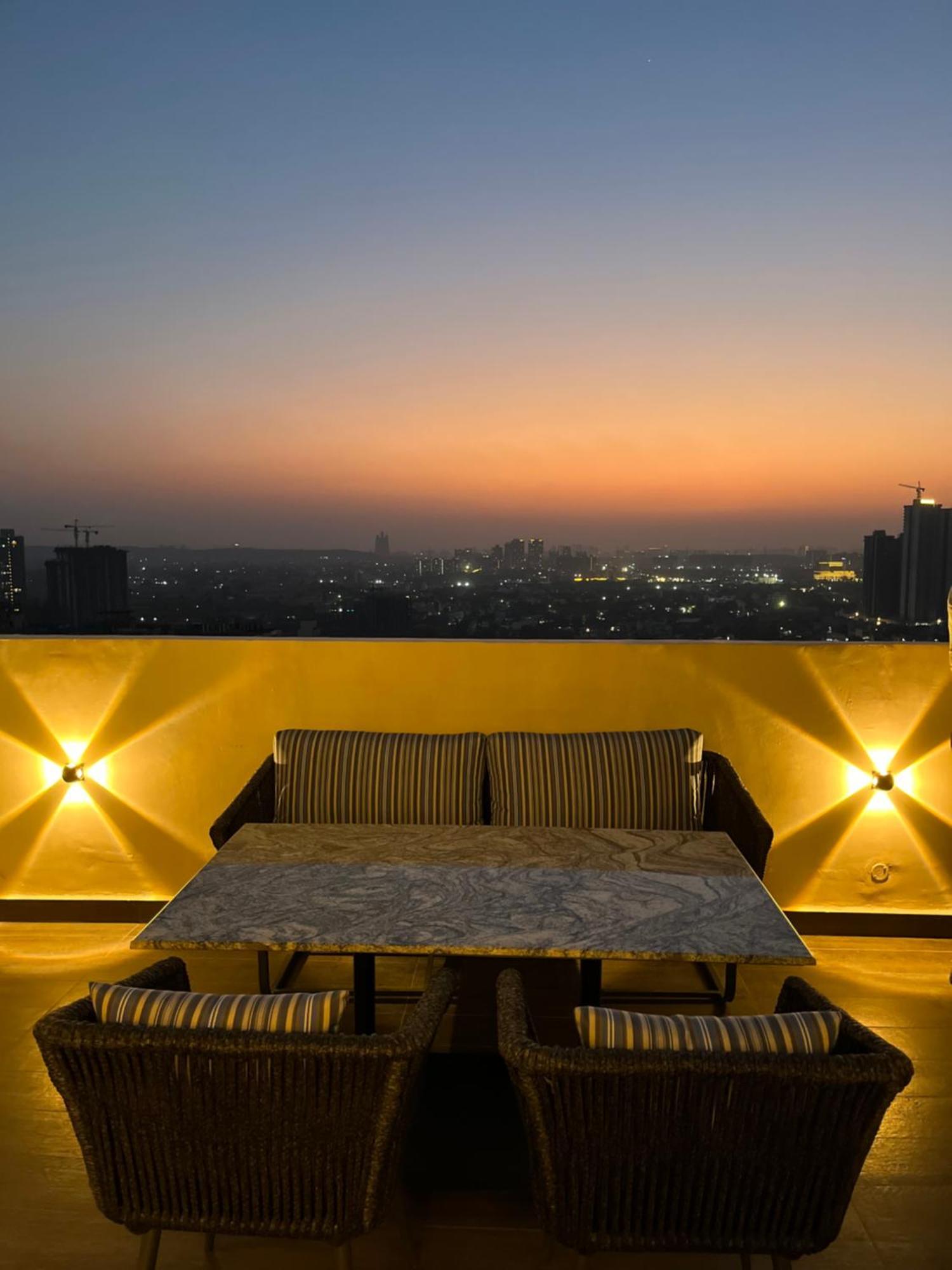 Rhythm Gurugram Hotel & Suites, Sohna Road グルガウン エクステリア 写真