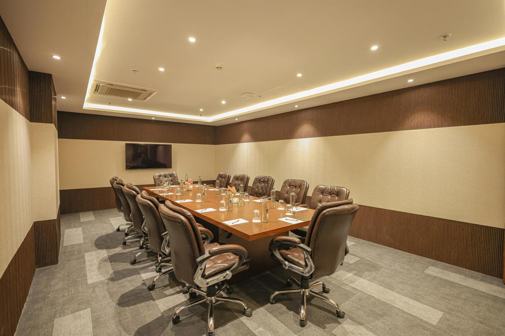 Rhythm Gurugram Hotel & Suites, Sohna Road グルガウン エクステリア 写真