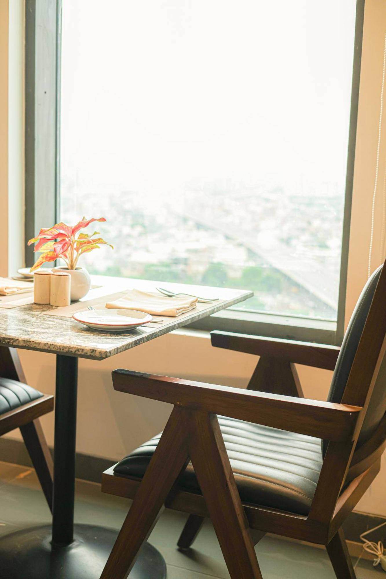 Rhythm Gurugram Hotel & Suites, Sohna Road グルガウン エクステリア 写真