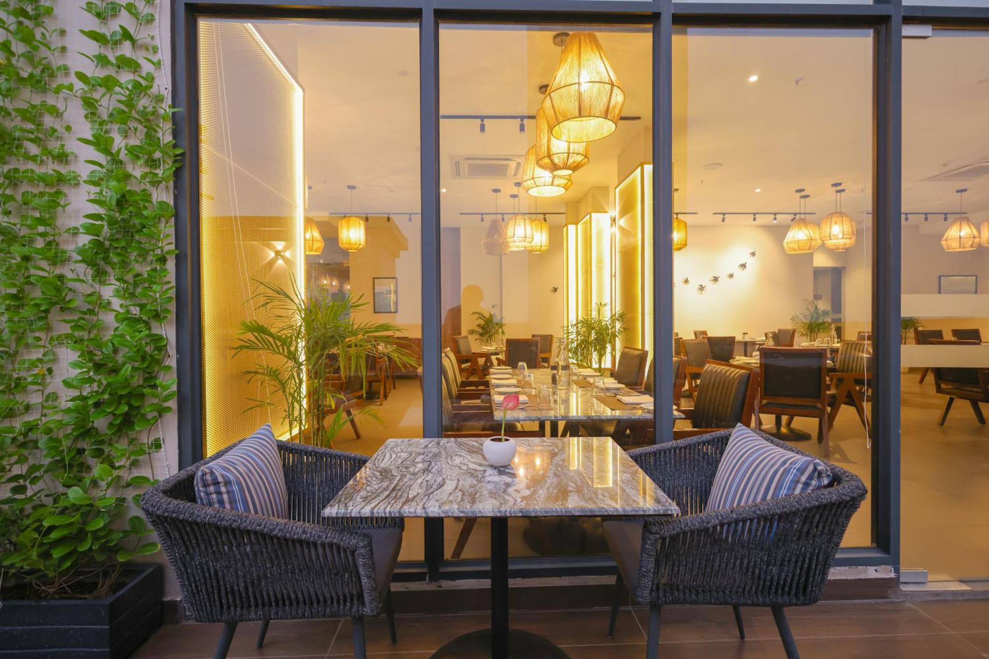 Rhythm Gurugram Hotel & Suites, Sohna Road グルガウン エクステリア 写真