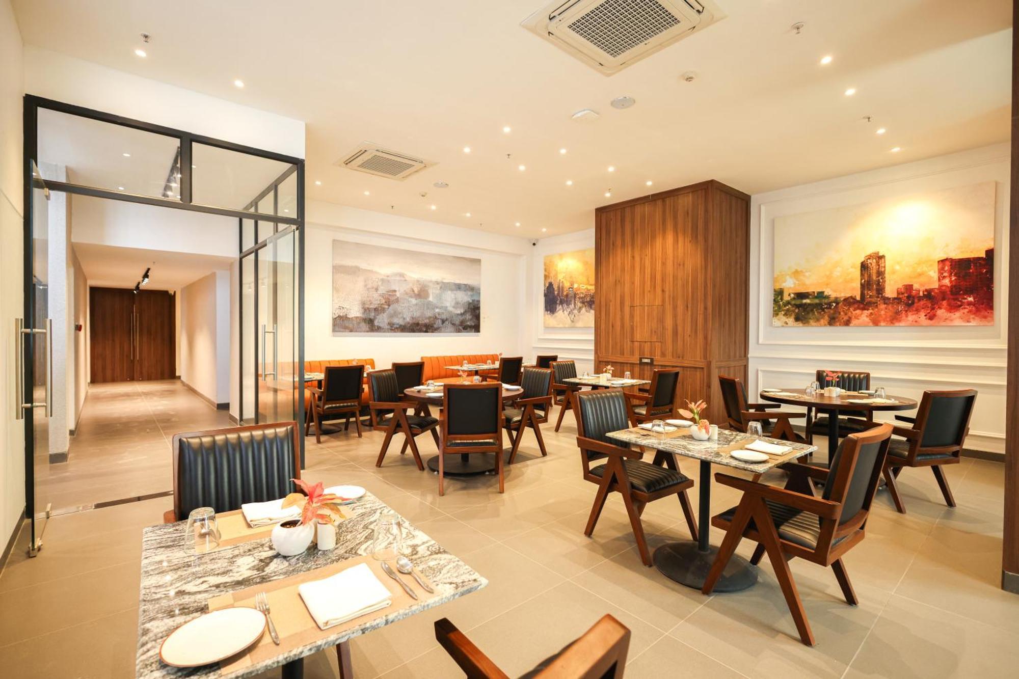 Rhythm Gurugram Hotel & Suites, Sohna Road グルガウン エクステリア 写真