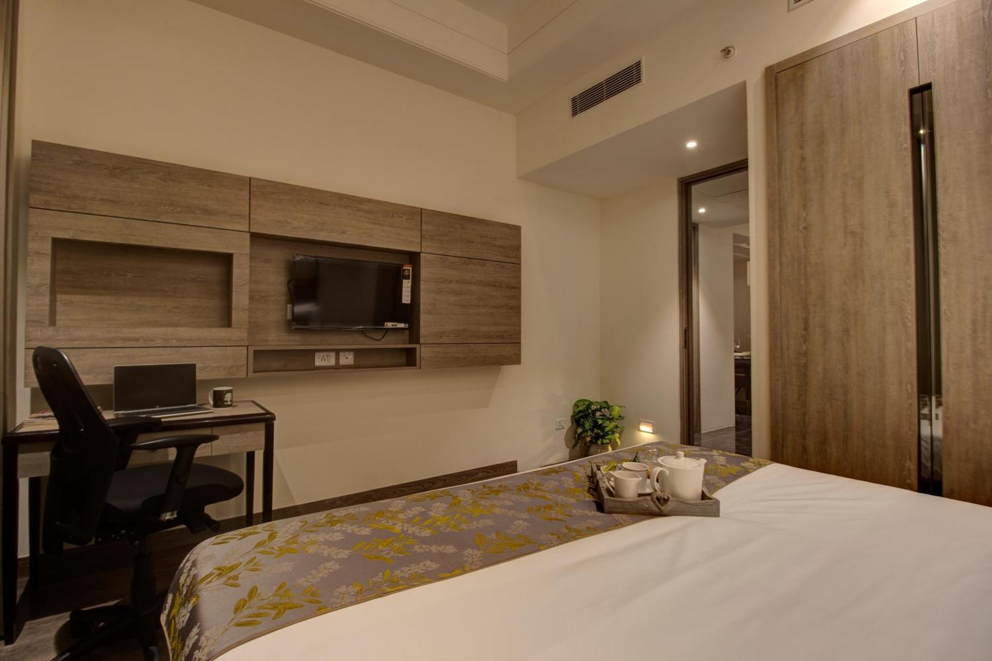 Rhythm Gurugram Hotel & Suites, Sohna Road グルガウン エクステリア 写真