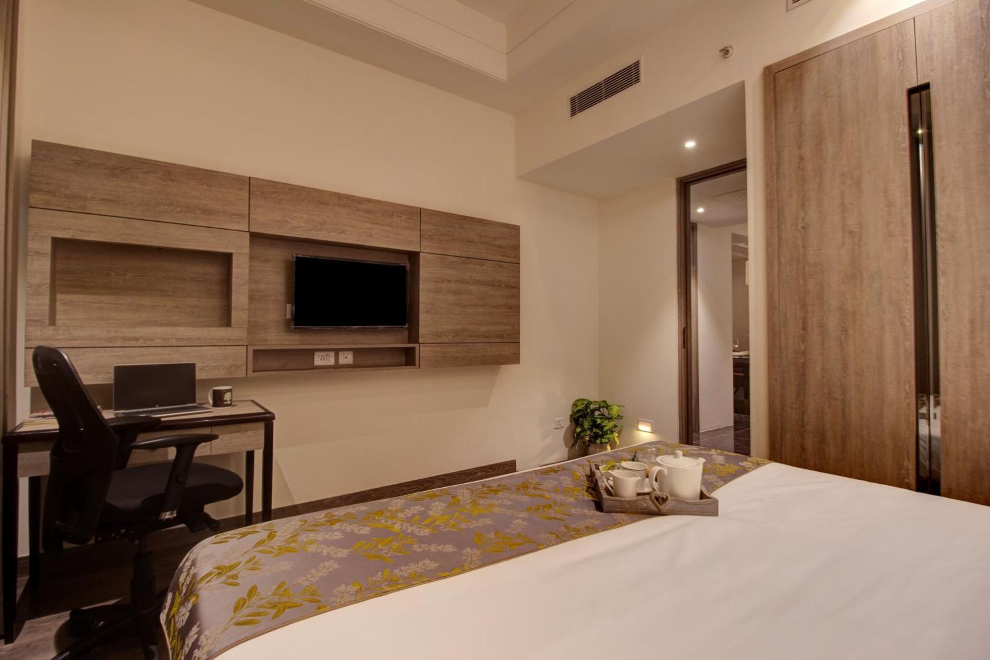 Rhythm Gurugram Hotel & Suites, Sohna Road グルガウン エクステリア 写真
