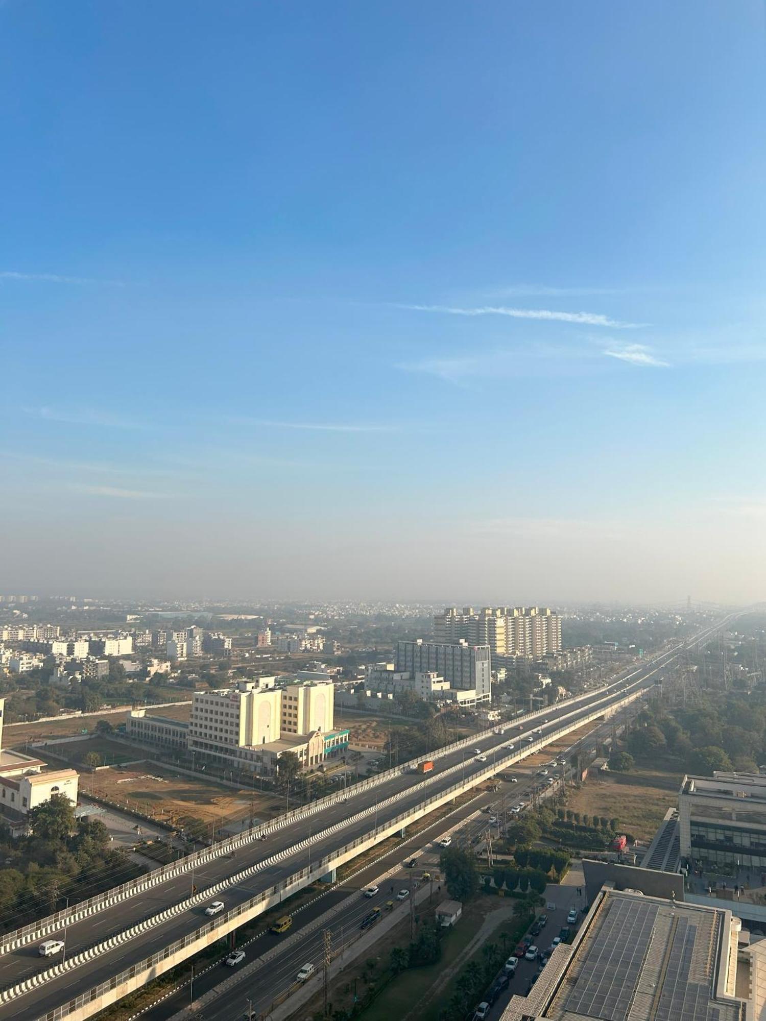 Rhythm Gurugram Hotel & Suites, Sohna Road グルガウン エクステリア 写真