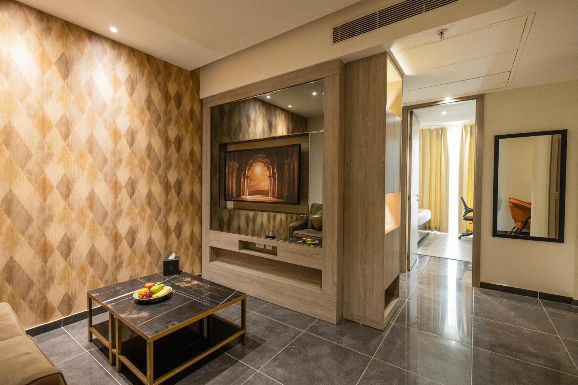 Rhythm Gurugram Hotel & Suites, Sohna Road グルガウン エクステリア 写真