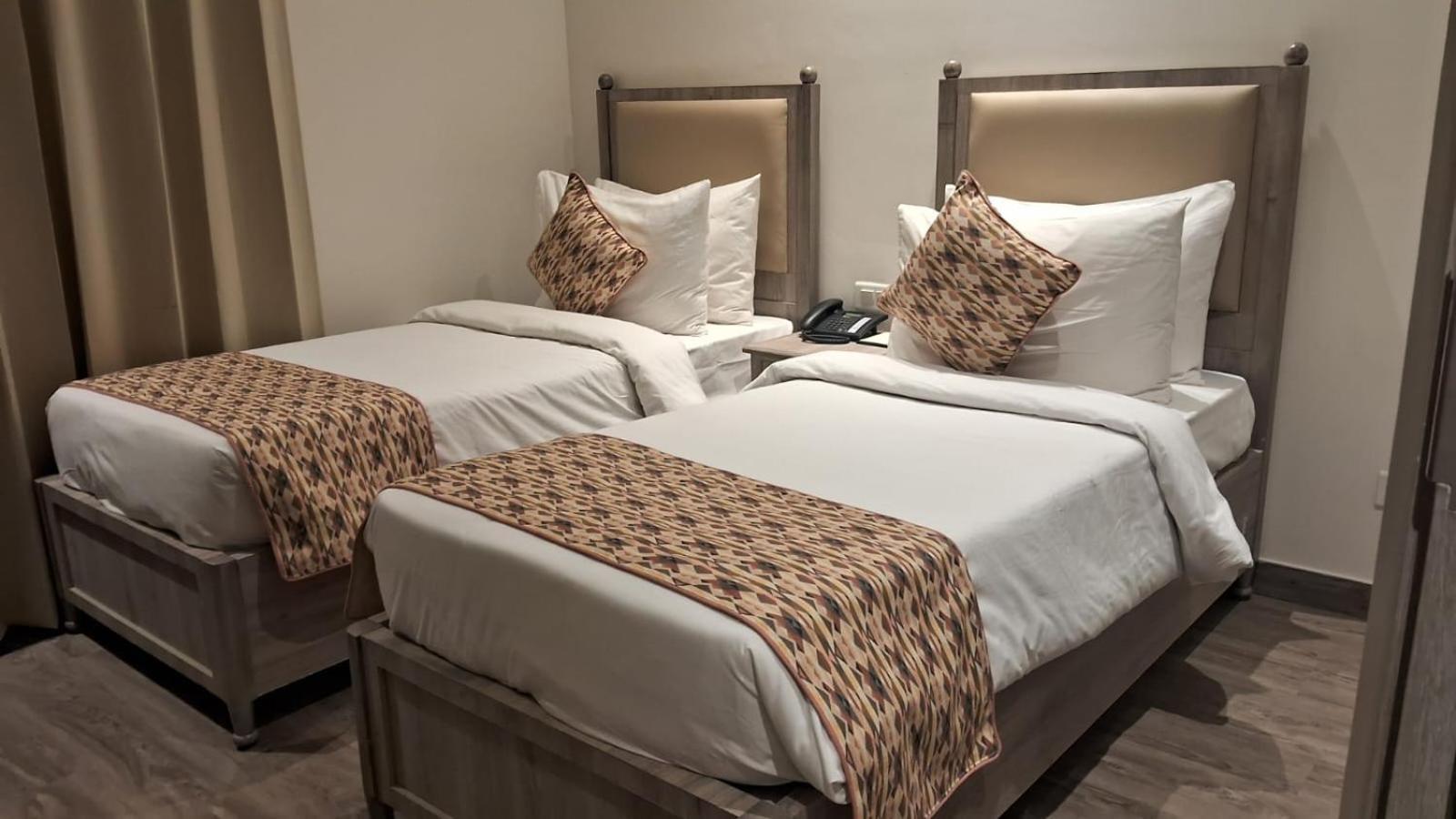 Rhythm Gurugram Hotel & Suites, Sohna Road グルガウン エクステリア 写真